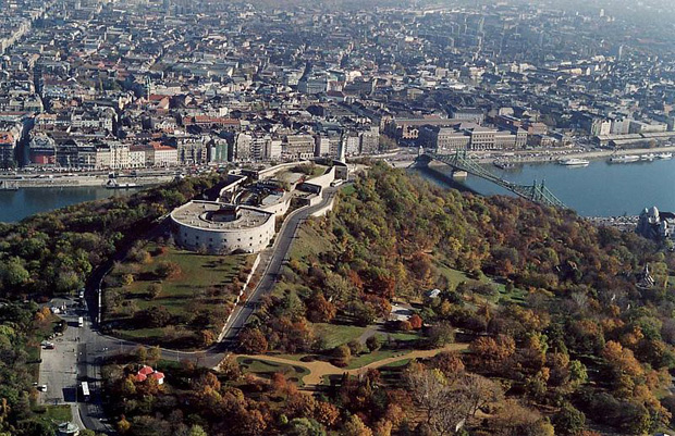 Blick auf den Gellertberg in Budapest (Foto: CC Civertan Grafikai Stúdió)