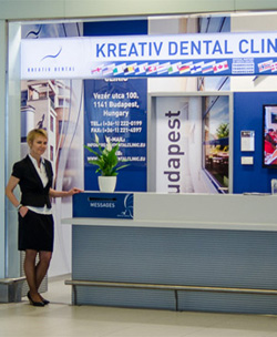 Judit Kovacs begrüßt unsere Zahnpatienten