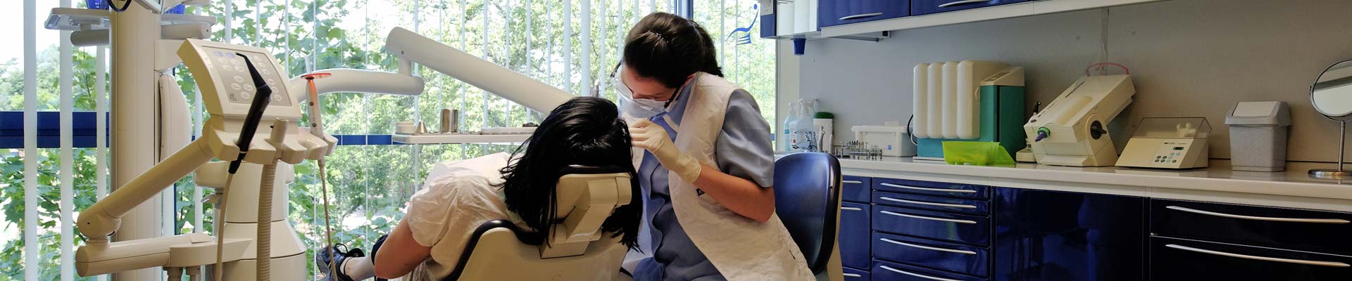 Zahnbehandlung und Zahnersatz bei Kreativ Dental